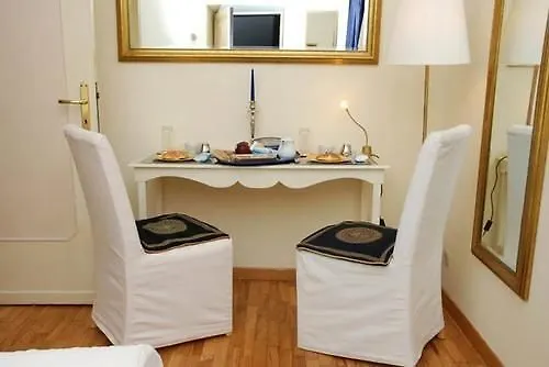 Otel Apartments Aurora Roma İtalya